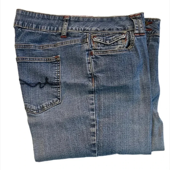St. John's Bay, Size 10, Denim Stretch Capris - Picture 11 of 12